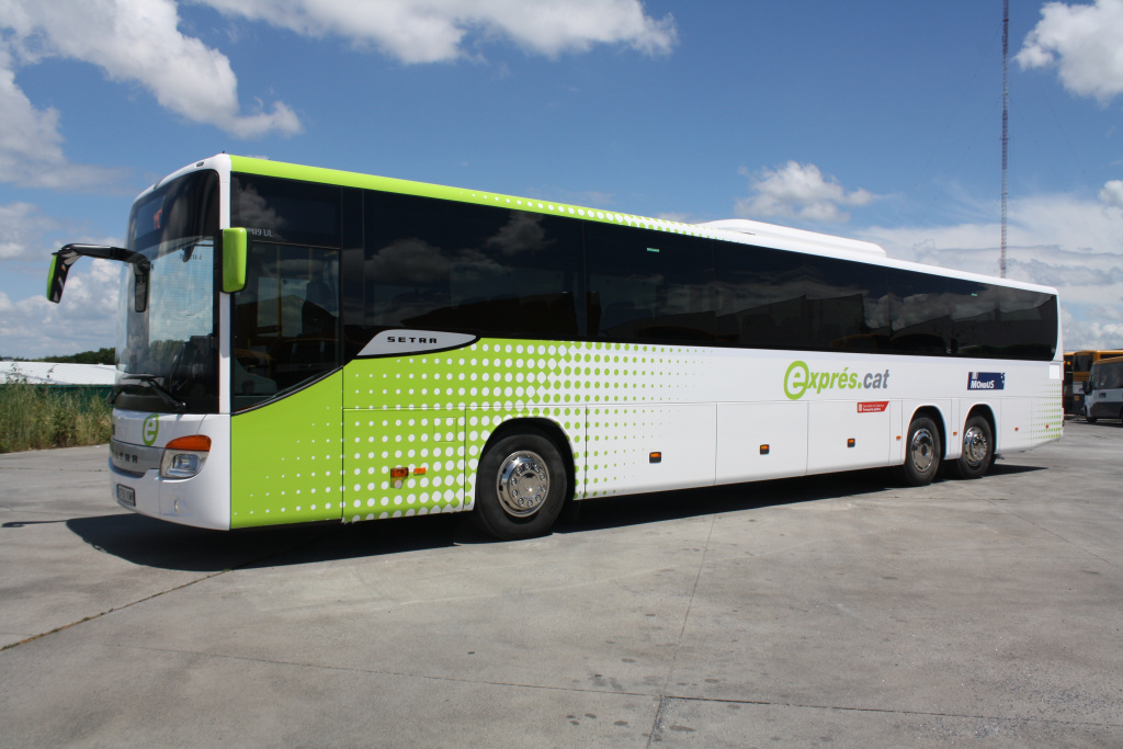 Bus express de Monbus de la línia Olesa-Barcelona