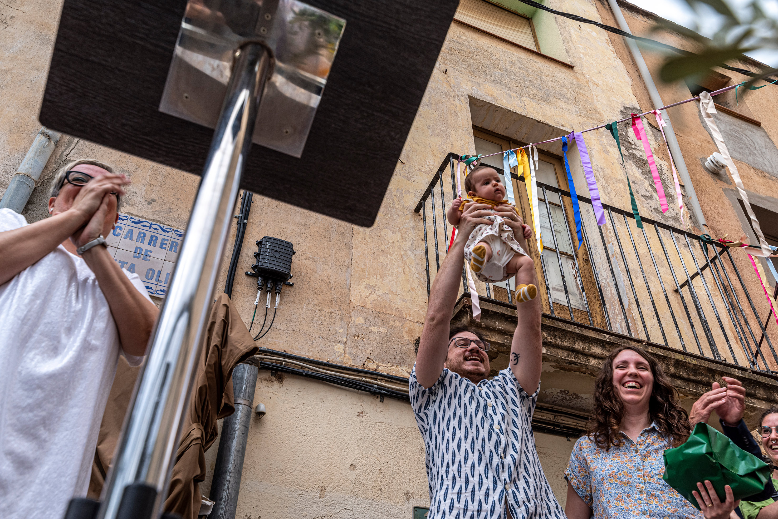 Festes de Santa Oliva 2023. Premi del Col·lectiu de Joves Santa Oliva al nadó més petit del barri.