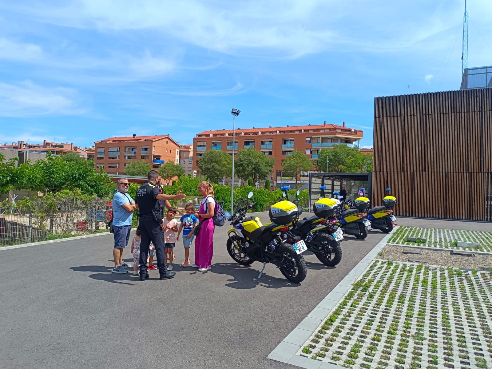 Festes de Santa Oliva 2023. Jornada de portes obertes a la comissaria.