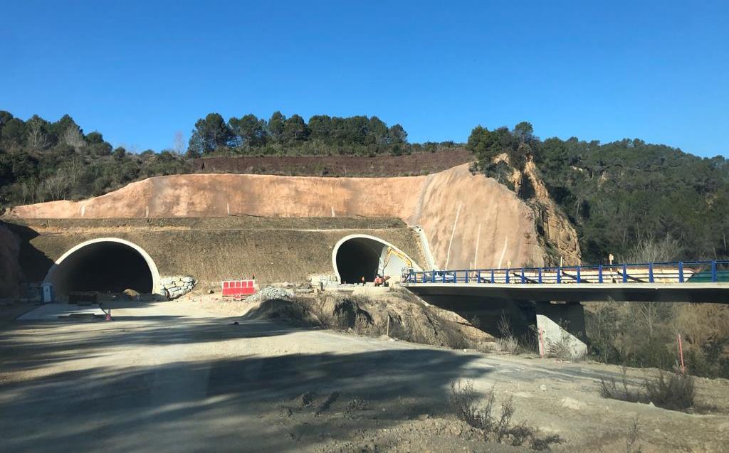 Vistes del túnel de la B-40 del tram Olesa-Abrera