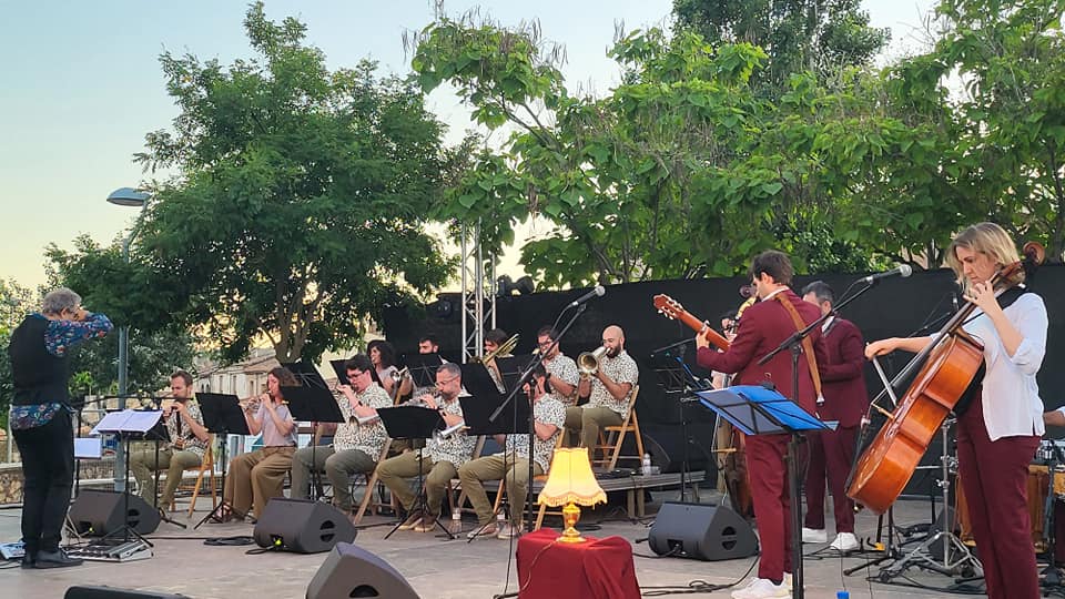 Concert amb Guillem Roma i La Cobla Marinada