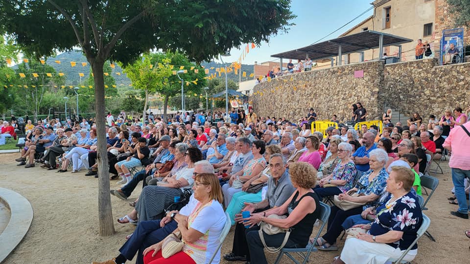 Assistents al concert amb Guillem Roma i La Cobla Marinada