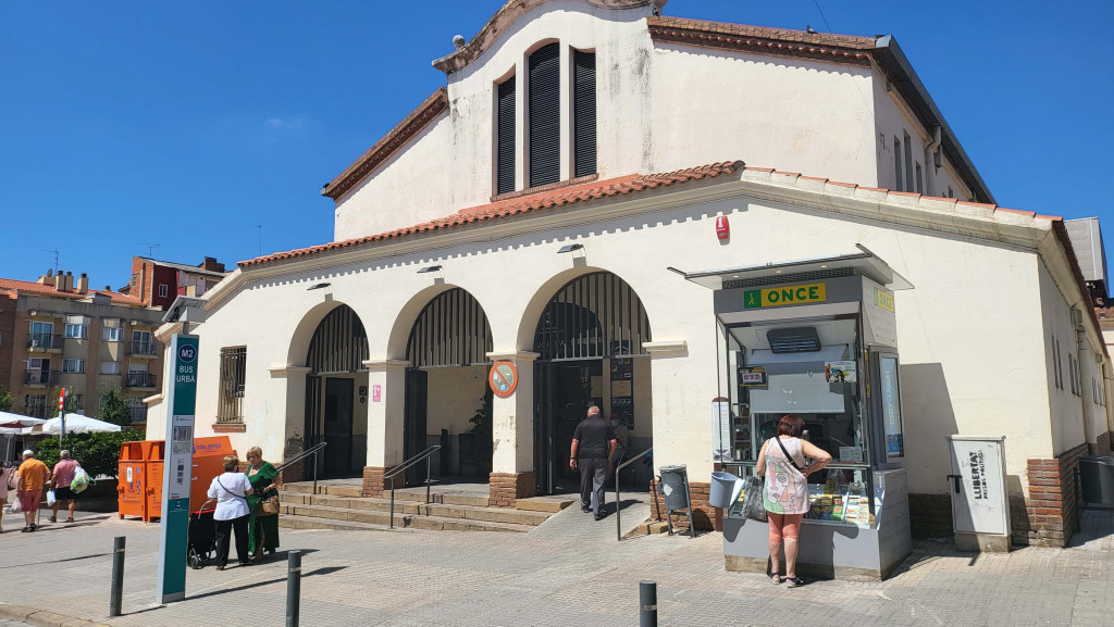 Façana Entrada Mercat carrer progrès