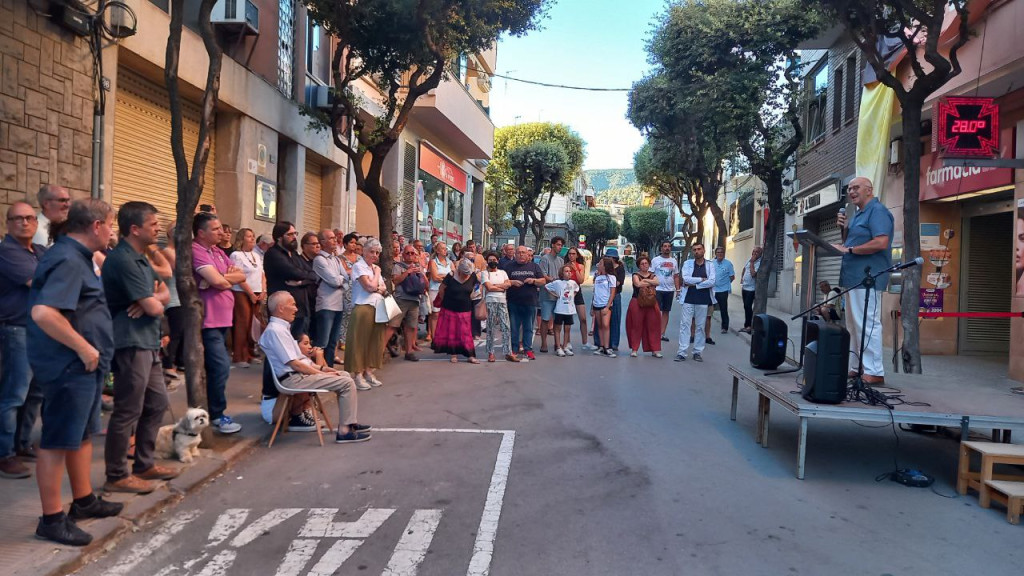 Jaume Francesch parla a l'acte de descoberta de la plaça institucional a Pere Francesch