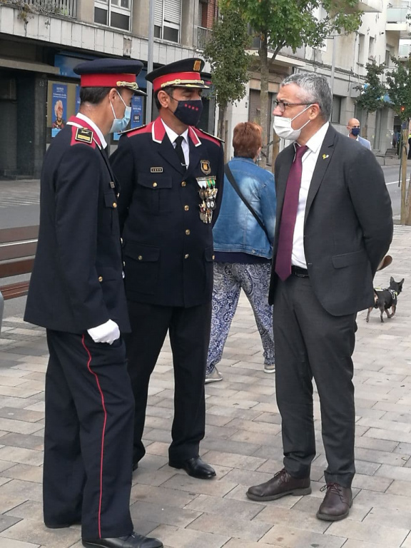 El secretari d'interior Oriol Amoros amb els responsables del comandament de Mossos