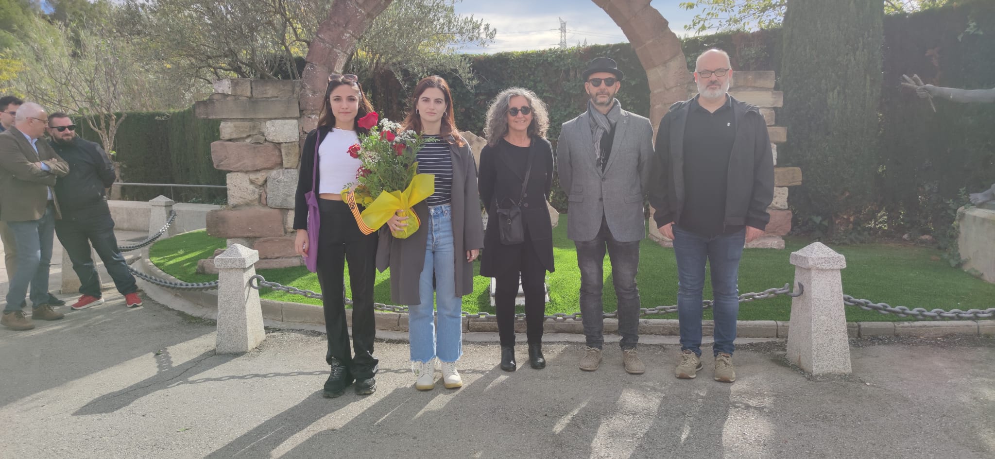 Ofrena floral al cementiri de Can Singla. Diada de Tots Sants 2023.