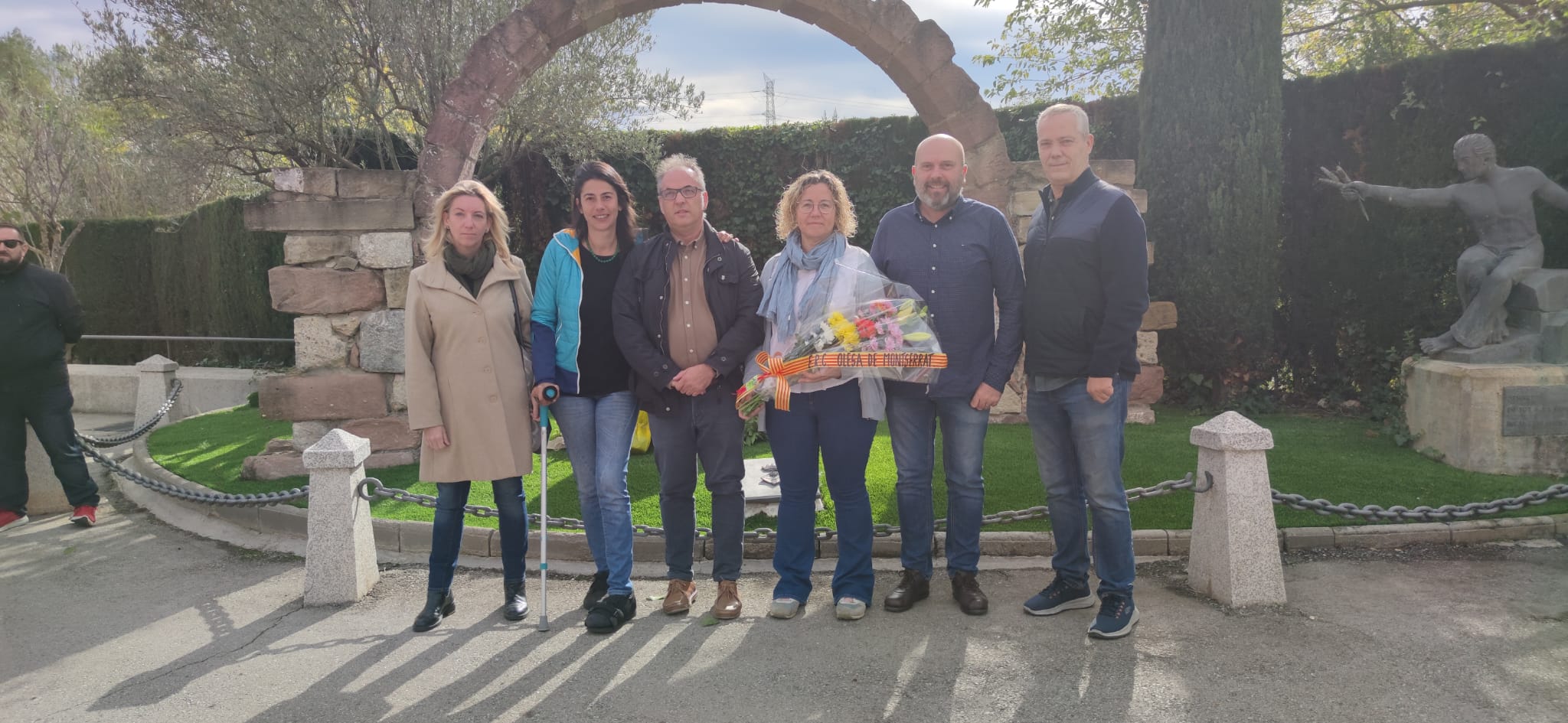 Ofrena floral al cementiri de Can Singla. Diada de Tots Sants 2023.