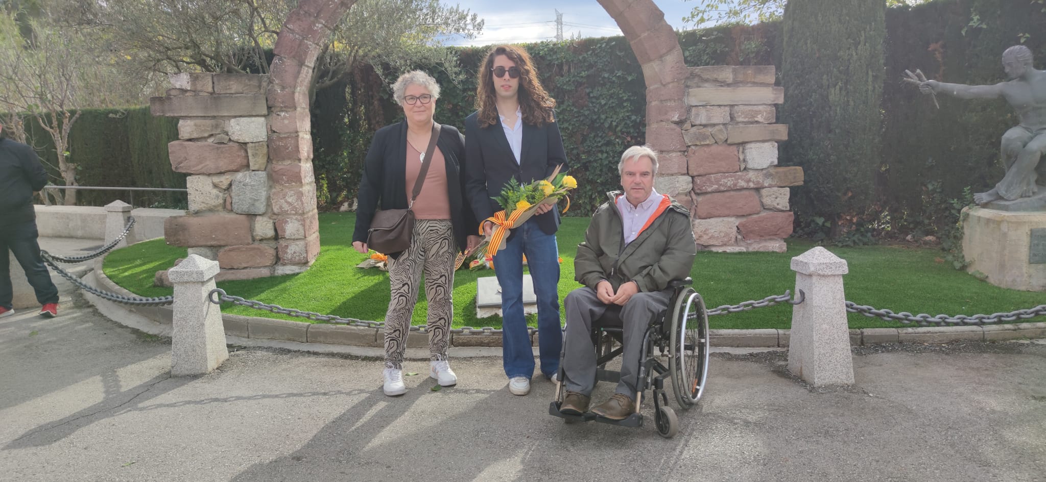 Ofrena floral al cementiri de Can Singla. Diada de Tots Sants 2023.