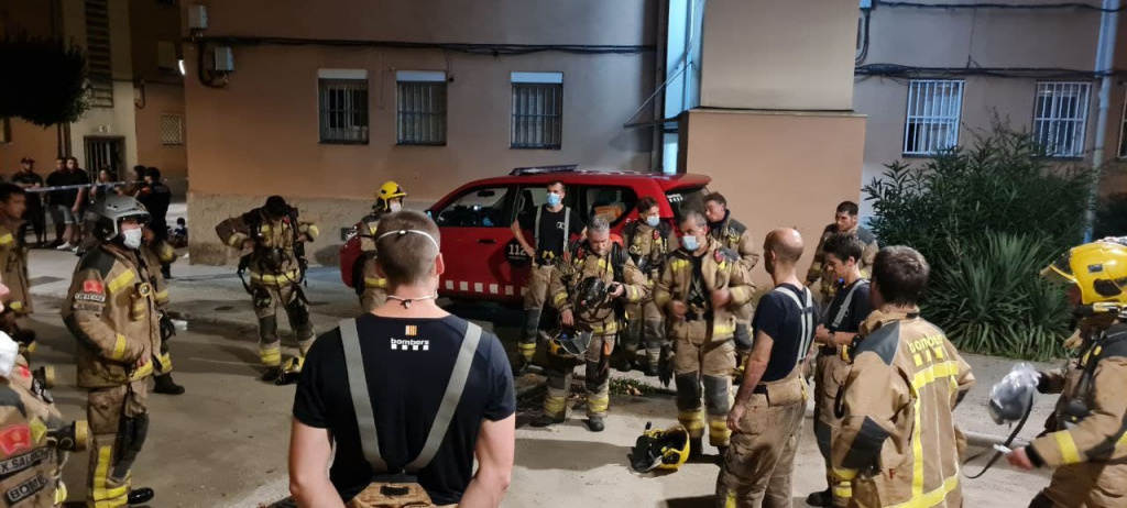 Reunió de les unitats de bombers al carrer