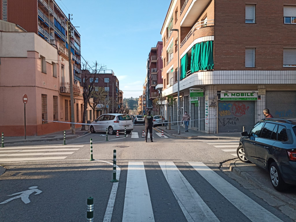 Policia tancant el carrer Progrés