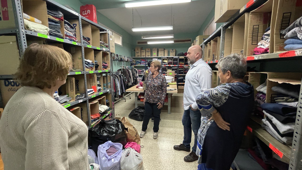 Visita de l'alcalde Jordi Parent, al Voluntariat Vicencià