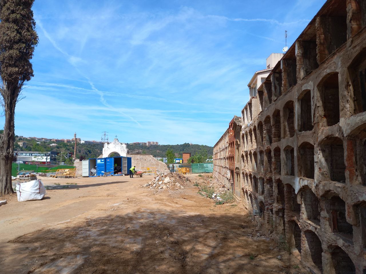 Treballs per adequar l'espai del Cementiri Vell com a Parc de la Memòria