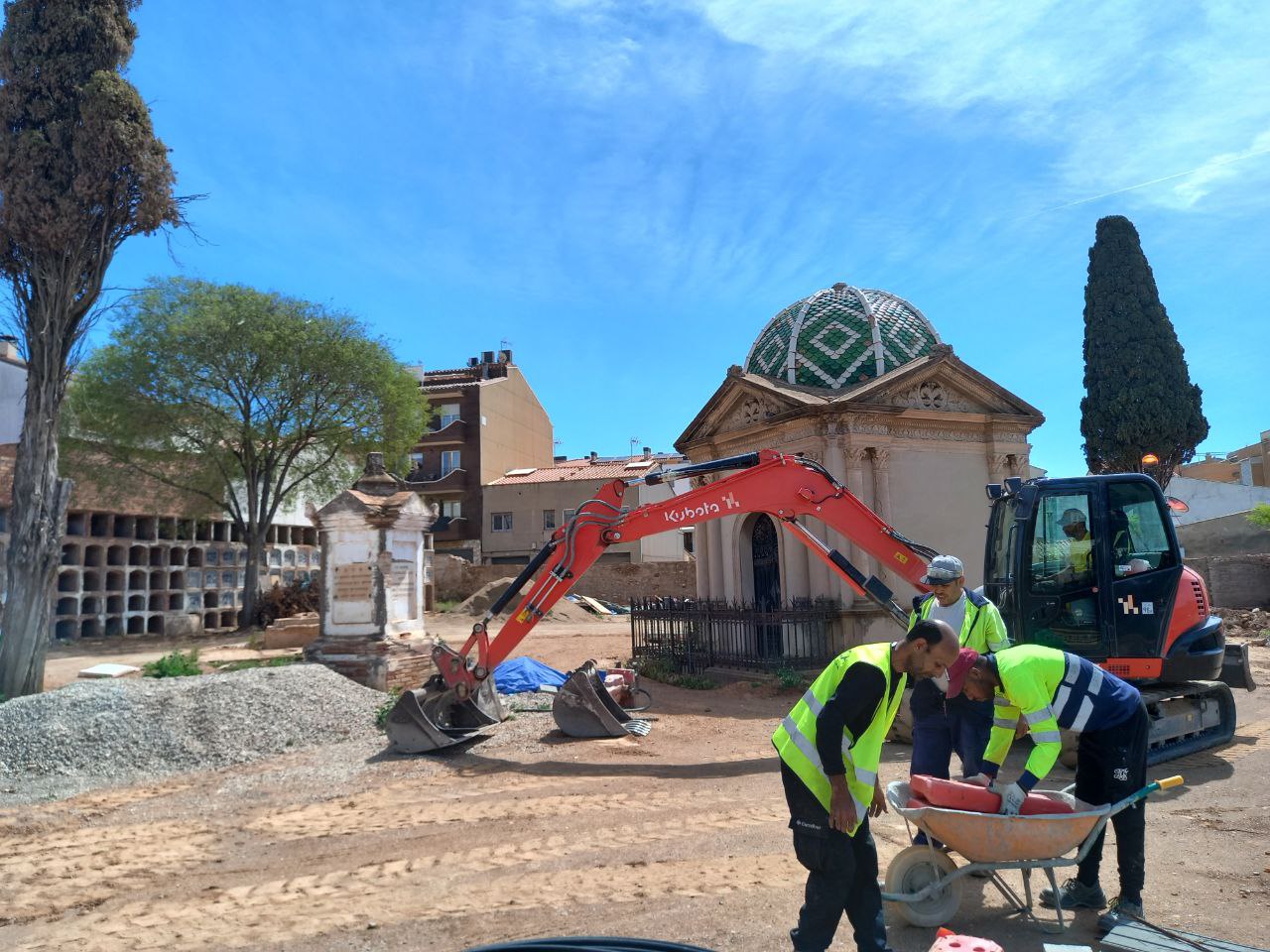 Treballs per adequar l'espai del Cementiri Vell com a Parc de la Memòria