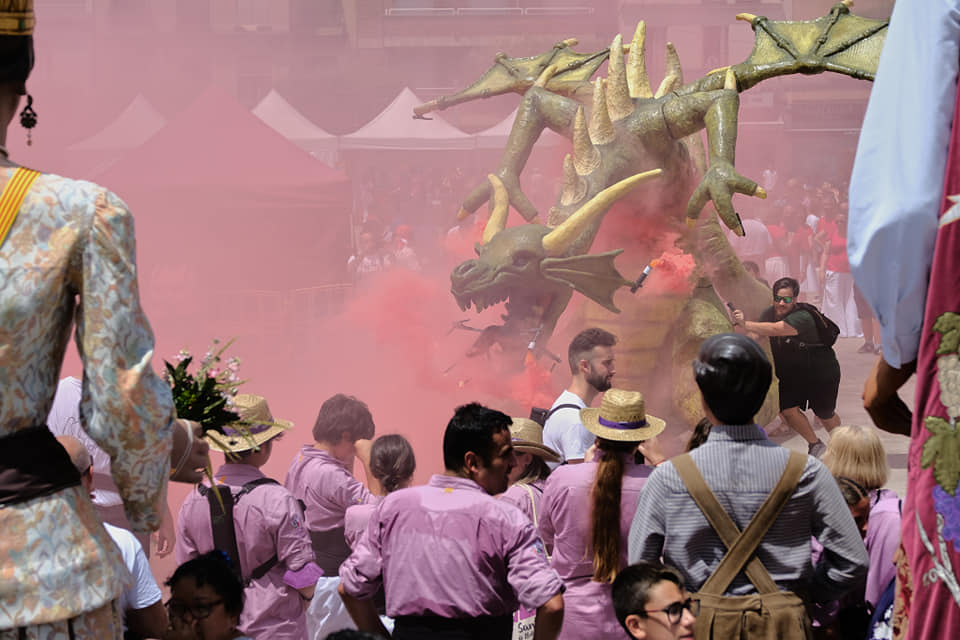 Trobada de gegants amb el drac Olive