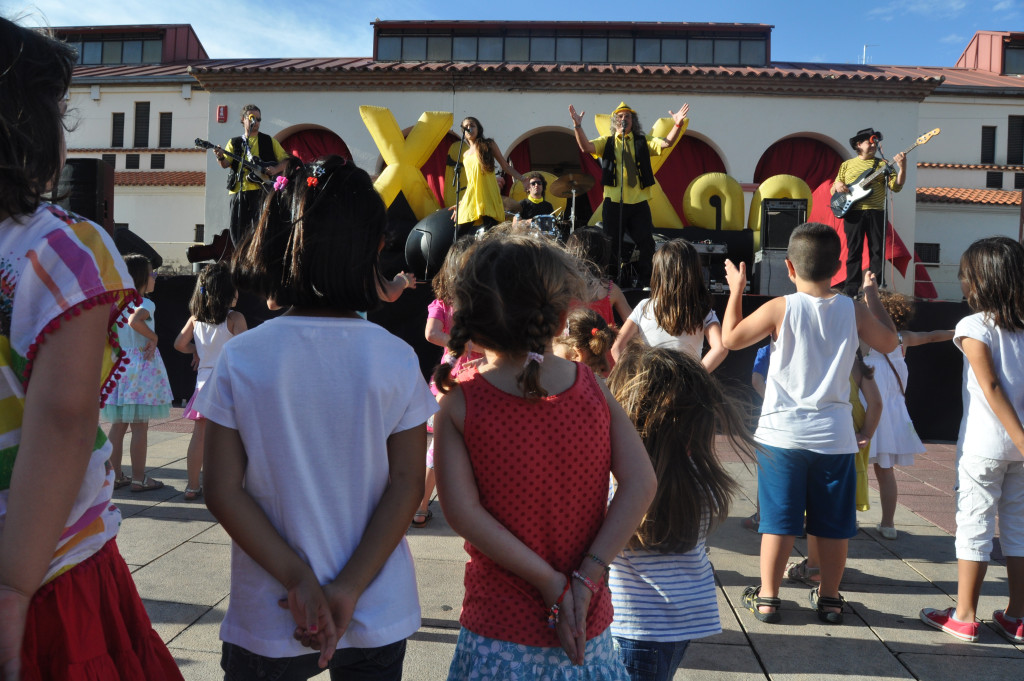 Companyia infantil de teatre xip xap a la plaça catalunya 