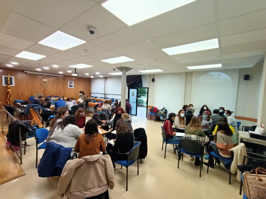 Assistents a la reunió de treball de la Xarxa Socioeducativa d'Infància i Adolescència