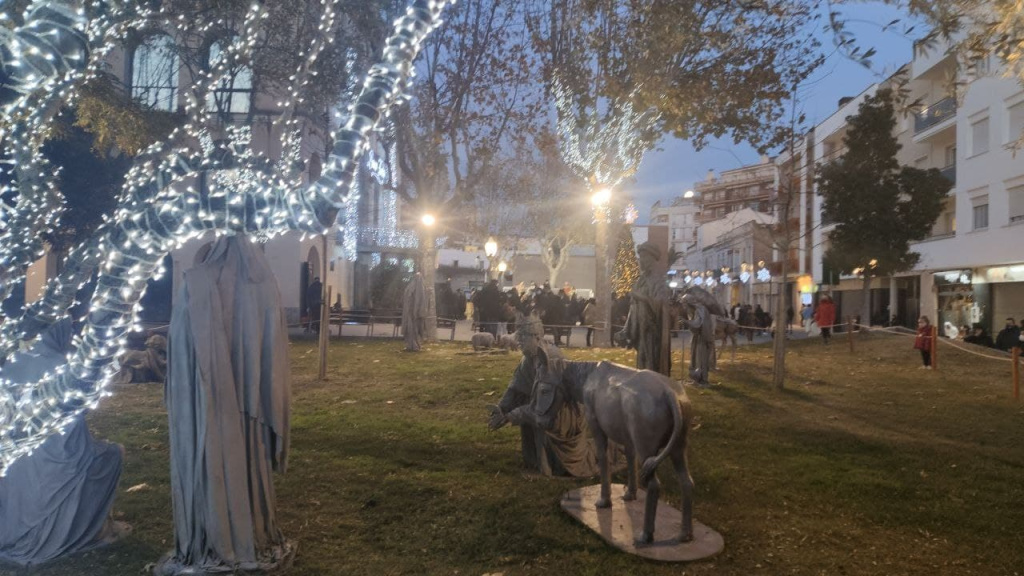 Imatge pessebre col·locat a l'Olivera de la Plaça Fèlix Figueras i Aragay