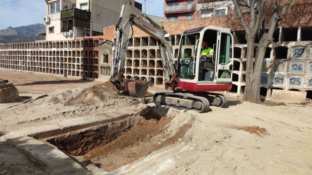 Maquinària utilitzada al Cementiri Vell per localització fossa comuna