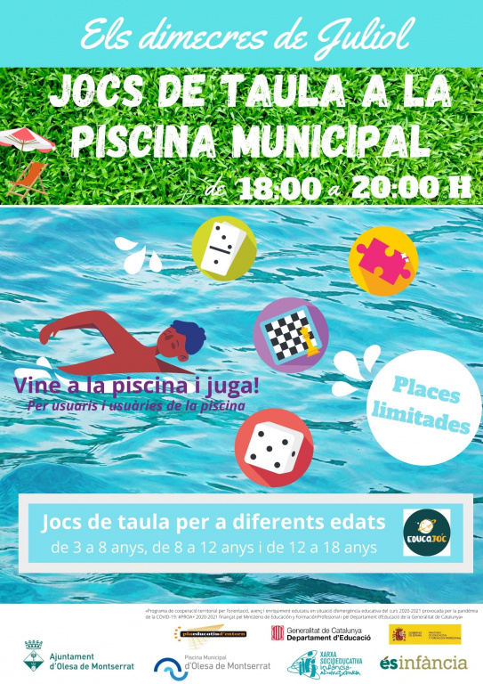 Cartell amb informació que els dimecres a la piscina d'estiu es faran Jocs de Taula