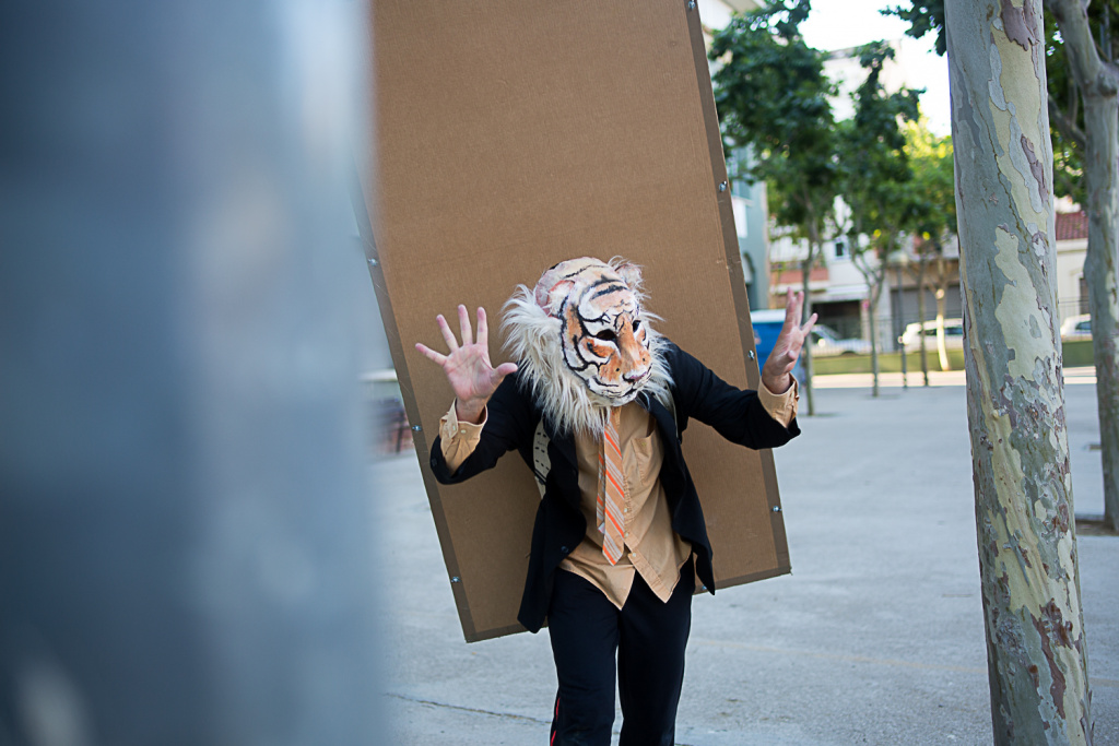 Actor de l'espectacle disfressat de tigre