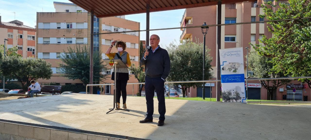 Gerent de l'Hospital Sant Joan de Déu de Martorell donant el tret de sortida