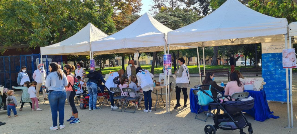 Inauguració de la setmana de la lactancia amb carpes per fer activitats